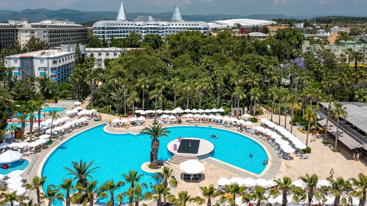 10 Best Family-Friendly Hotels in Alanya: The Ultimate Guide (with Transfer Tips!) 10 Botanik Platinum